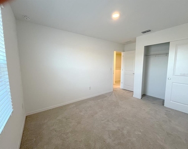 11832 Glenside Terrace - Photo Thumbnail 25