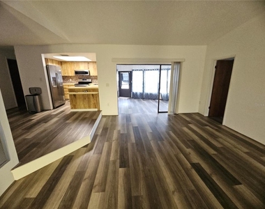 11557 124th Terrace - Photo Thumbnail 12