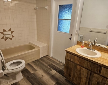11557 124th Terrace - Photo Thumbnail 10