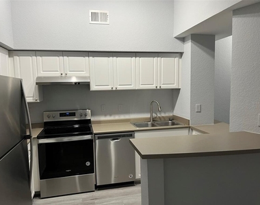 402 S Armenia Avenue - Photo Thumbnail 12
