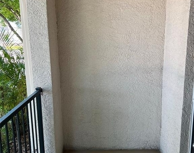 402 S Armenia Avenue - Photo Thumbnail 4