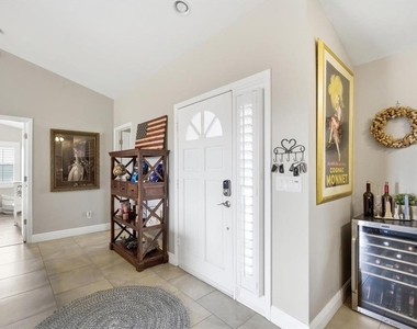 846 Birdie Way - Photo Thumbnail 4
