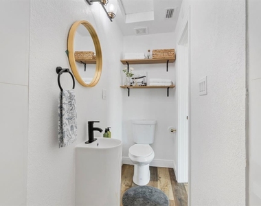 2402 W Cypress Street - Photo Thumbnail 17