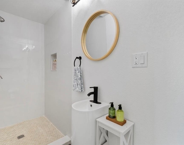 2402 W Cypress Street - Photo Thumbnail 16