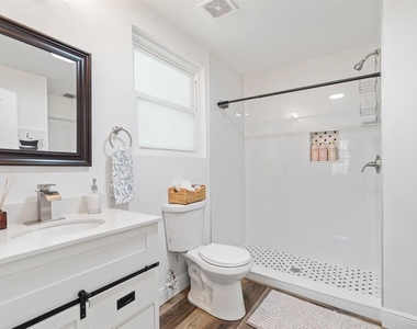 2402 W Cypress Street - Photo Thumbnail 11