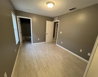 717 W Silver Springs Place - Photo Thumbnail 5