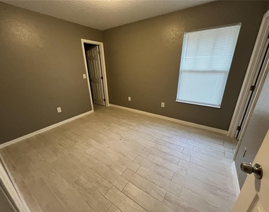 717 W Silver Springs Place - Photo Thumbnail 4
