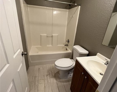 717 W Silver Springs Place - Photo Thumbnail 3