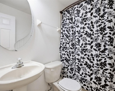 2631 Queen Alberta Drive - Photo Thumbnail 18