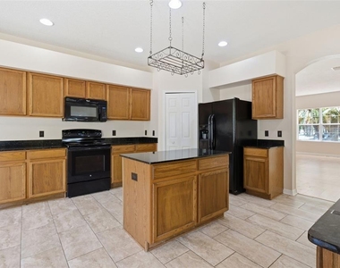 2631 Queen Alberta Drive - Photo Thumbnail 6
