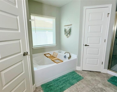 4015 Tullamore Lane - Photo Thumbnail 31