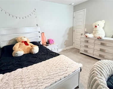 4015 Tullamore Lane - Photo Thumbnail 35