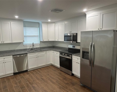 3735 39th Avenue N - Photo Thumbnail 5