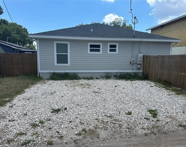 3735 39th Avenue N - Photo Thumbnail 13