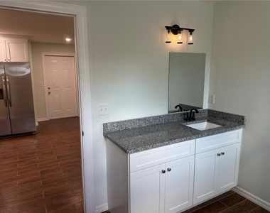 3735 39th Avenue N - Photo Thumbnail 11