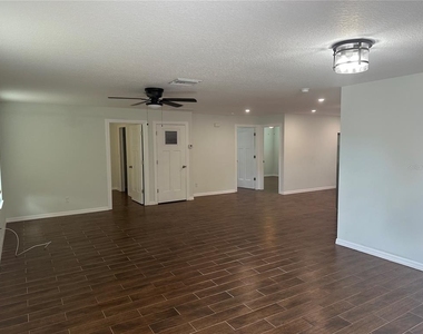 3735 39th Avenue N - Photo Thumbnail 2