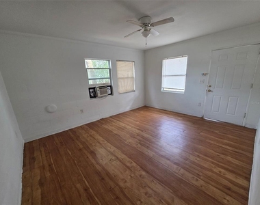 5214 7 Th Street - Photo Thumbnail 2