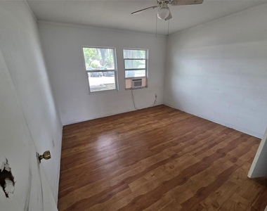 5214 7 Th Street - Photo Thumbnail 4