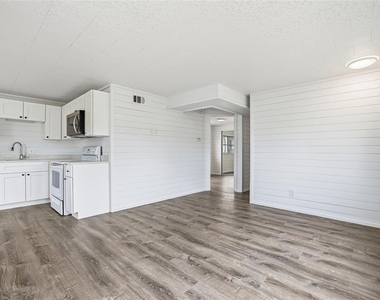4851 W Gandy Boulevard - Photo Thumbnail 5