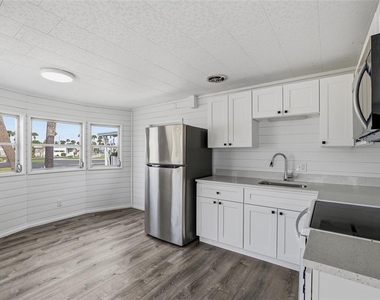 4851 W Gandy Boulevard - Photo Thumbnail 8