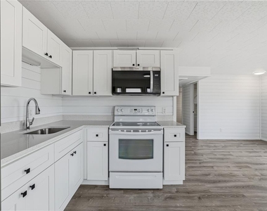 4851 W Gandy Boulevard - Photo Thumbnail 11