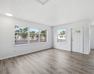 4851 W Gandy Boulevard - Photo Thumbnail 7