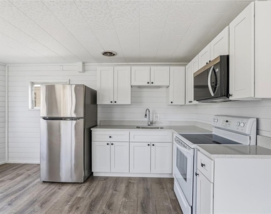 4851 W Gandy Boulevard - Photo Thumbnail 9