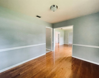 1039 S Frankland Road - Photo Thumbnail 4