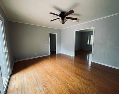 1039 S Frankland Road - Photo Thumbnail 8