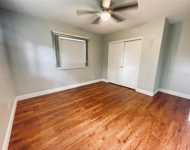 1039 S Frankland Road - Photo Thumbnail 15