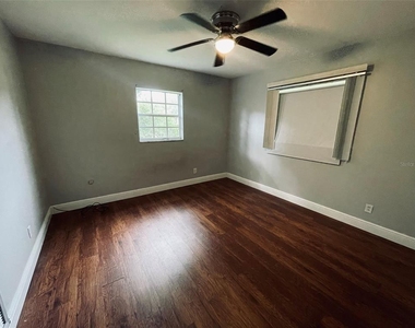 1039 S Frankland Road - Photo Thumbnail 9