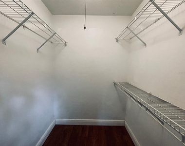 1039 S Frankland Road - Photo Thumbnail 25