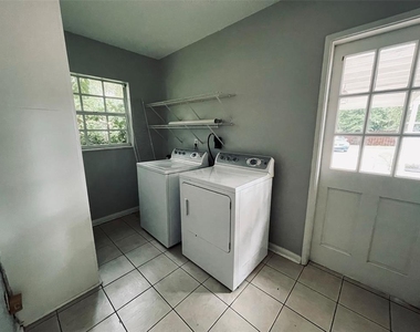 1039 S Frankland Road - Photo Thumbnail 20