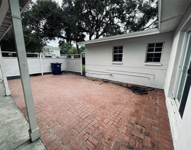 1039 S Frankland Road - Photo Thumbnail 26