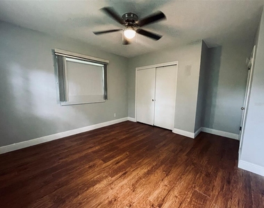 1039 S Frankland Road - Photo Thumbnail 10