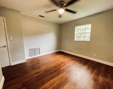 1039 S Frankland Road - Photo Thumbnail 14