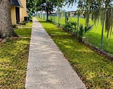 2203 Silver Pines Place - Photo Thumbnail 2