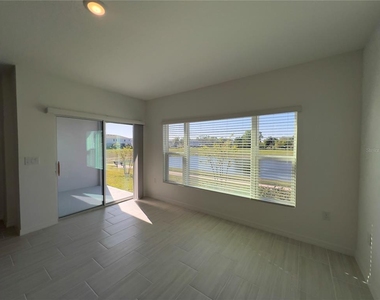 490 Thompson Village Avenue - Photo Thumbnail 6