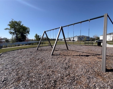 490 Thompson Village Avenue - Photo Thumbnail 31