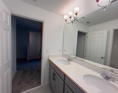 490 Thompson Village Avenue - Photo Thumbnail 20