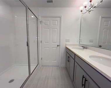 490 Thompson Village Avenue - Photo Thumbnail 15