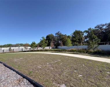 490 Thompson Village Avenue - Photo Thumbnail 33
