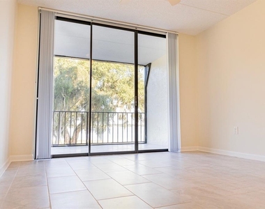 208 Lake Howard Drive Nw - Photo Thumbnail 16