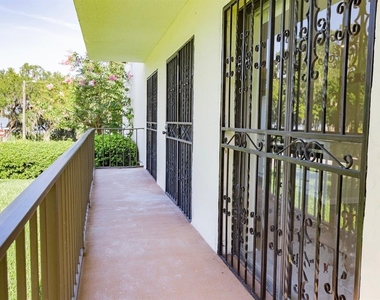 208 Lake Howard Drive Nw - Photo Thumbnail 4