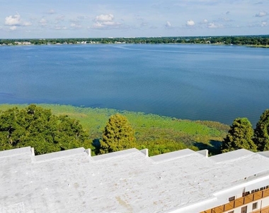 208 Lake Howard Drive Nw - Photo Thumbnail 3