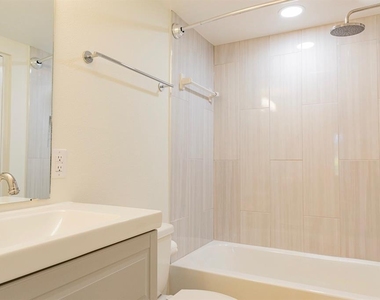 208 Lake Howard Drive Nw - Photo Thumbnail 12