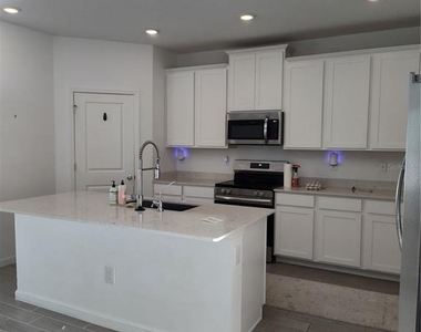 1632 Nw 44th Court Road - Photo Thumbnail 5