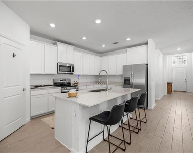 1632 Nw 44th Court Road - Photo Thumbnail 6