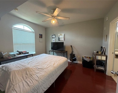 300 E South Street - Photo Thumbnail 10