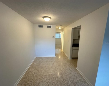 3200 Fairway Lane - Photo Thumbnail 8